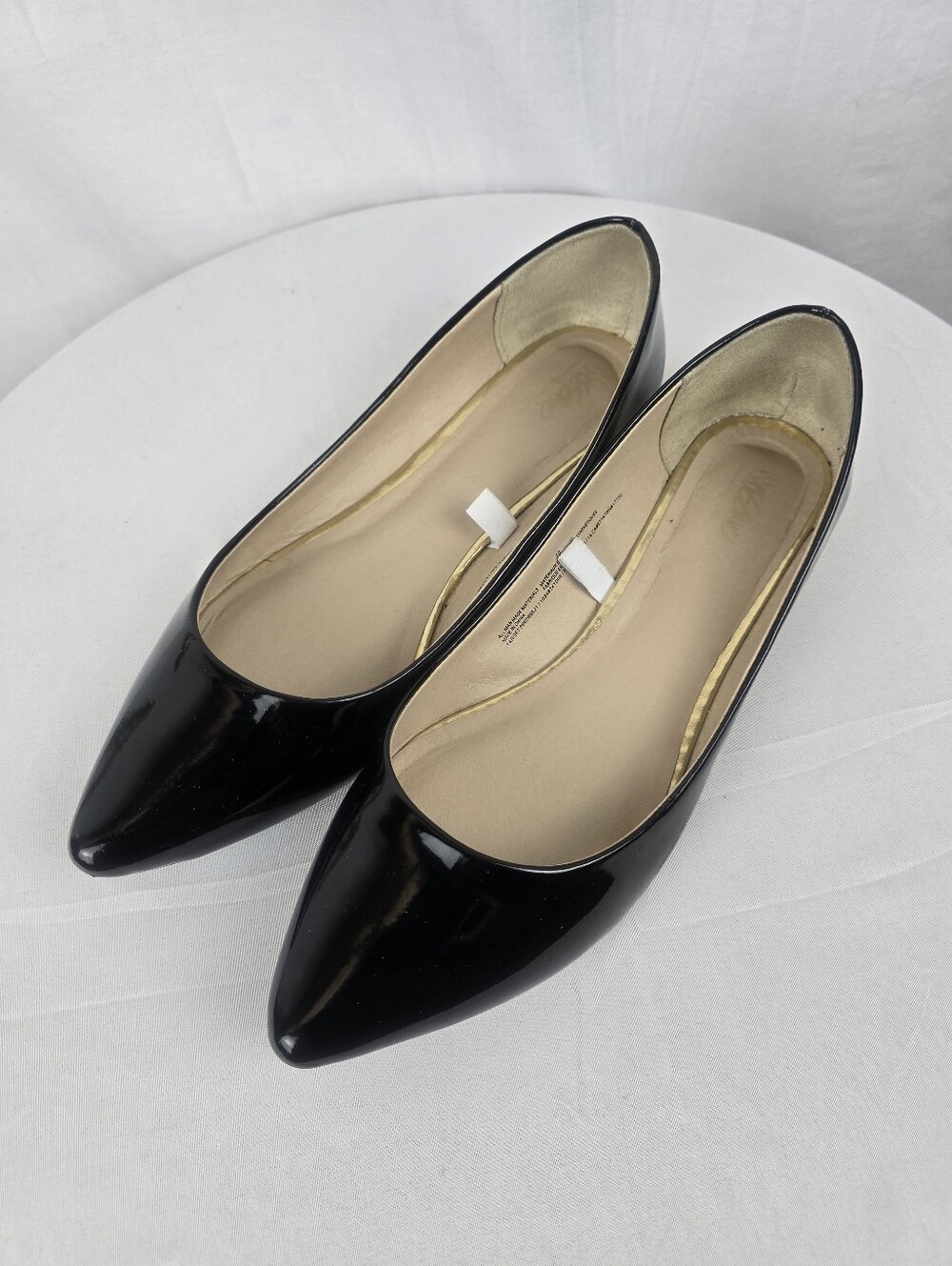Mossimo Classic Black Patent Pointed-Toe Women’s Flats W/Gold Accent Sz 10 - Picture 2 of 8